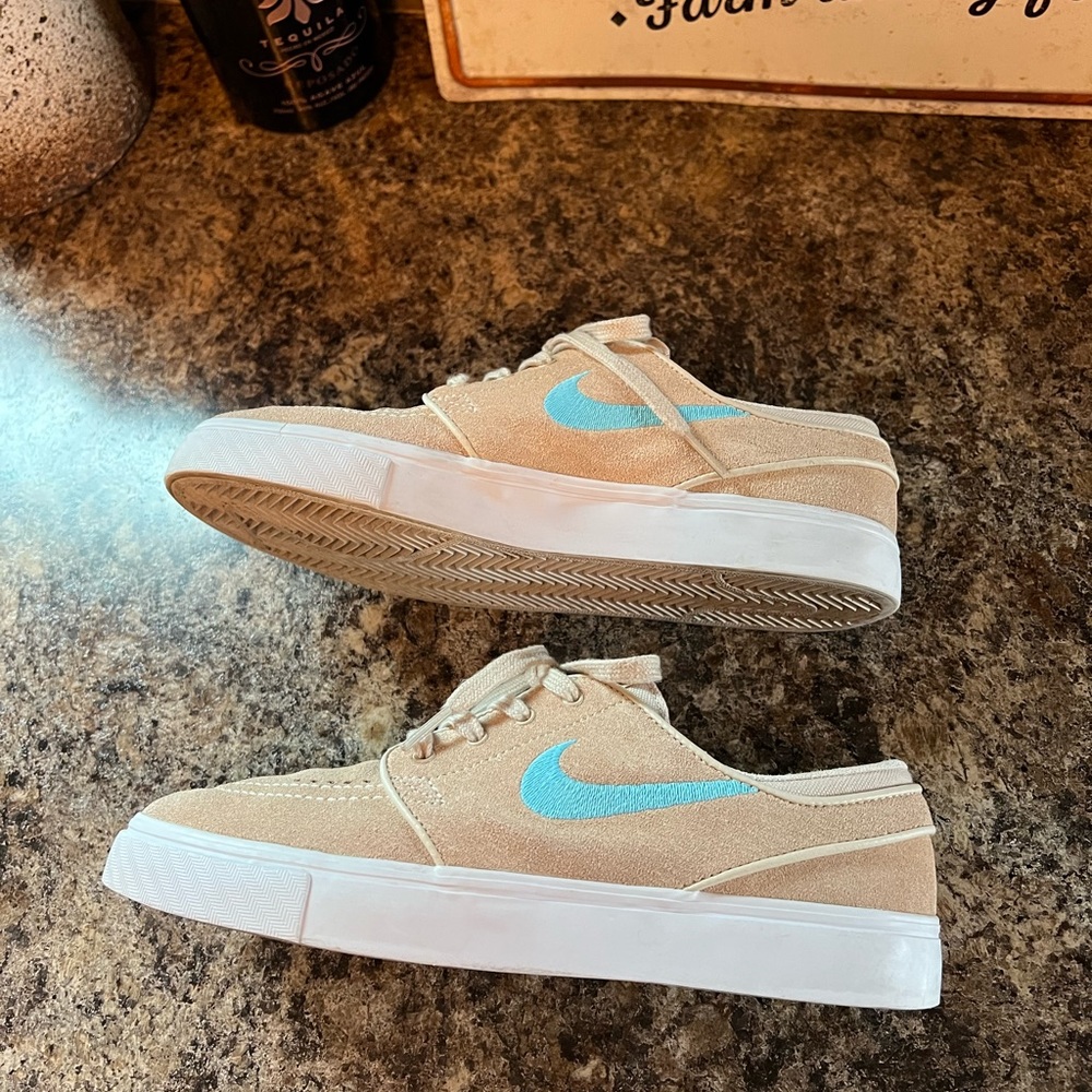 Stefan Janoski Nike skateboarding shoes